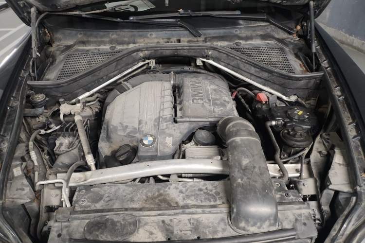 Used BMW X5 2013 xDrive35i Leading Model Engine Bay