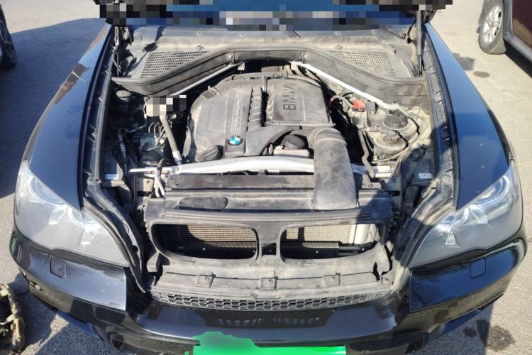Used BMW X5 2013 xDrive40i Engine Bay