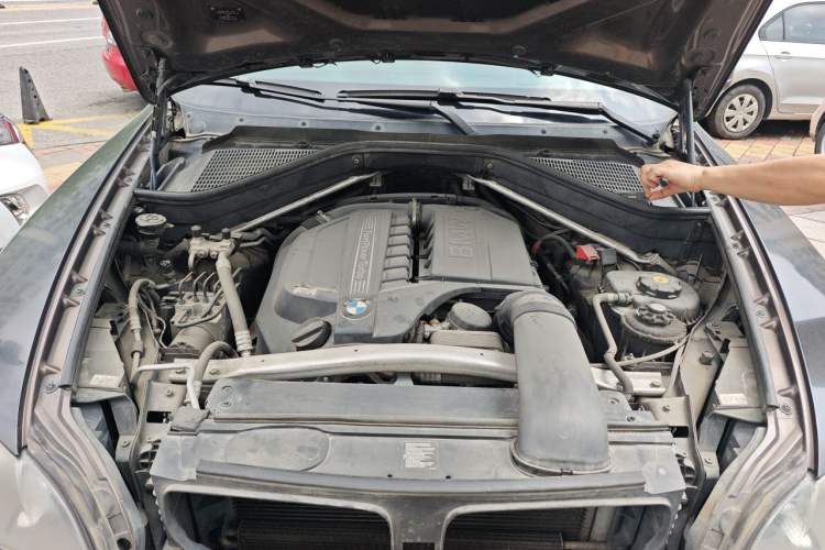 Used BMW X5 2013 xDrive35i Leading Model Engine Bay