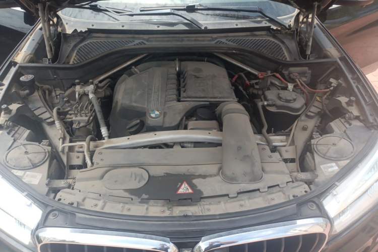 Used BMW X5 2013 xDrive35i Leading Model Engine Bay