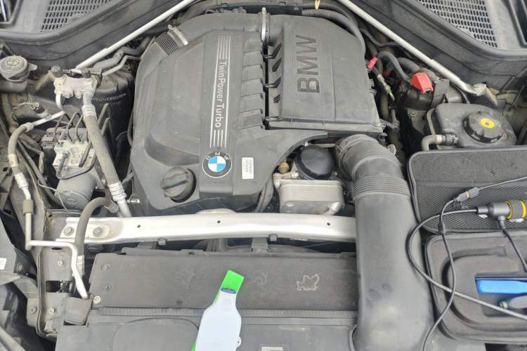 Used BMW X5 2013 xDrive35i Leading Model Engine Bay