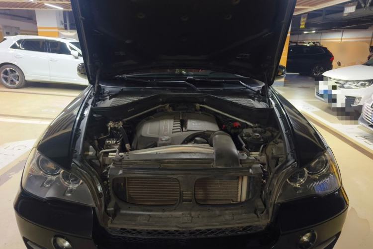 Used BMW X5 2013 xDrive35i U.S. specification Engine Bay