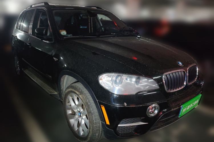 Used BMW X5 2013 xDrive35i Middle East version Front Right 45 Deg