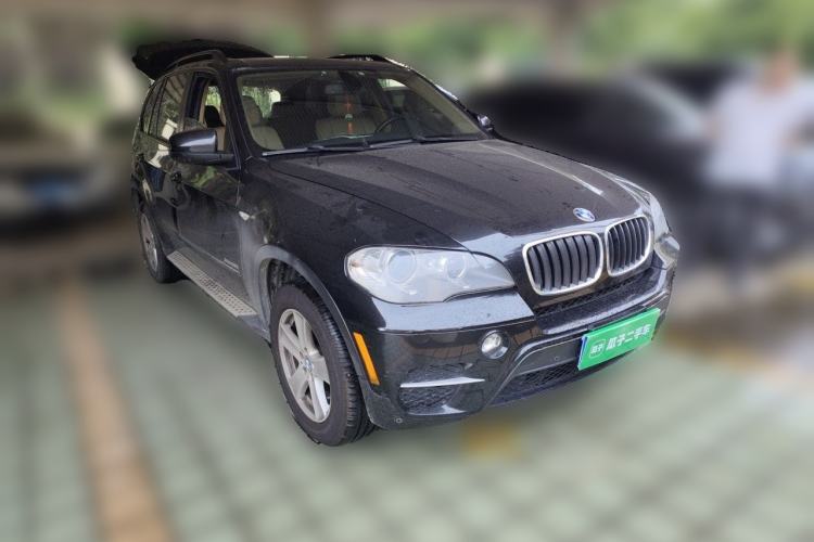Used BMW X5 2013 xDrive35i U.S. specification Front Right 45 Deg