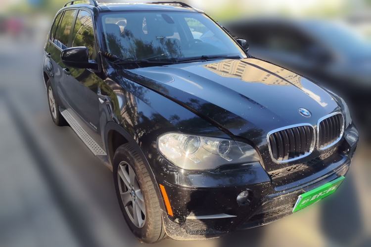 Used BMW X5 2013 xDrive35i U.S. specification Front Right 45 Deg