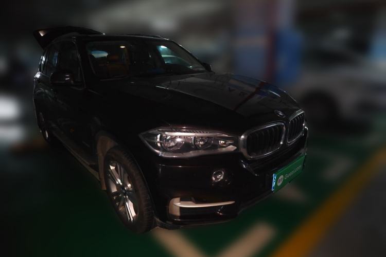 Used BMW X5 2013 xDrive35i Leading Model Front Right 45 Deg