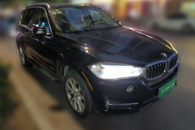 Used BMW X5  Front Right 45 Deg