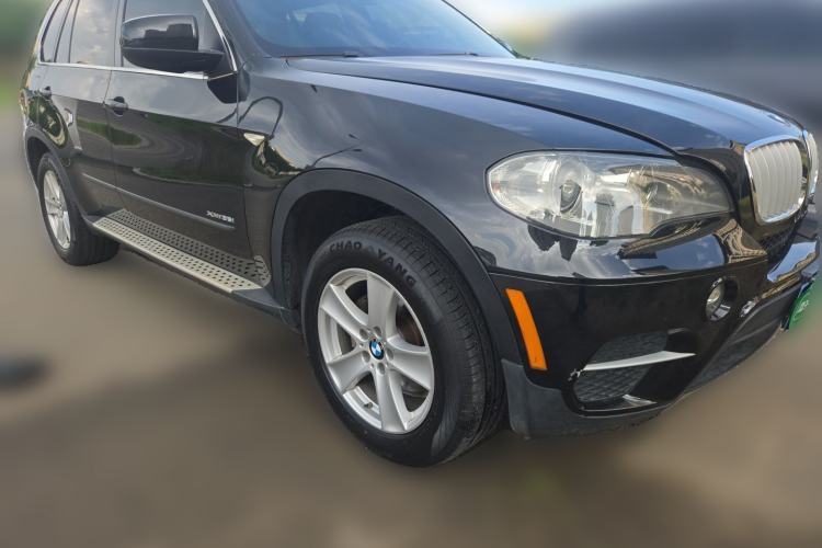 Used BMW X5 2013 xDrive35i Leading Model Front Right 45 Deg