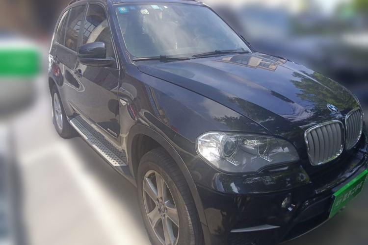 Used BMW X5 2013 xDrive35i Leading Model Front Right 45 Deg