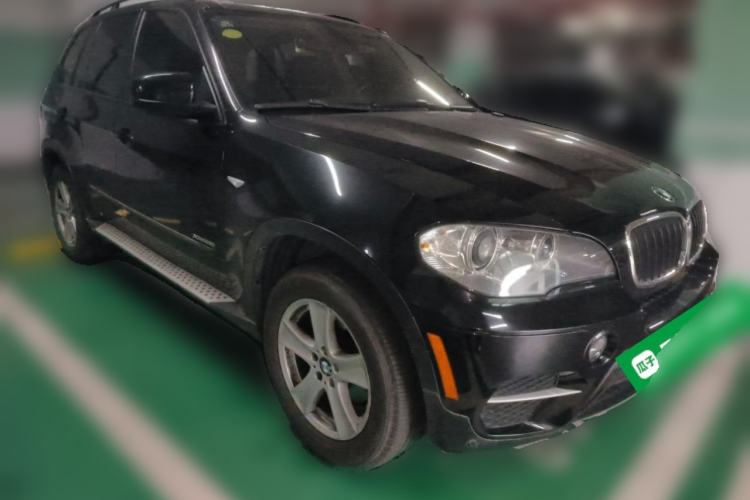 Used BMW X5 2013 xDrive35i U.S. specification Front Right 45 Deg