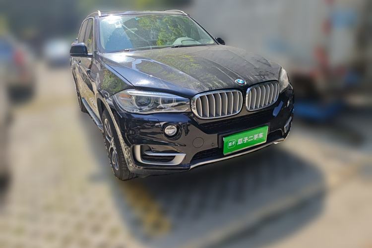 Used BMW X5  Front Right 45 Deg