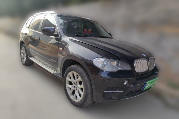 Used BMW X5 2013 xDrive35i Luxury Model Front Right 45 Deg