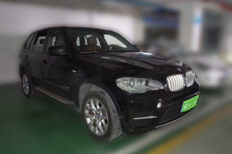 Used BMW X5 2013 xDrive35i Leading Model Front Right 45 Deg