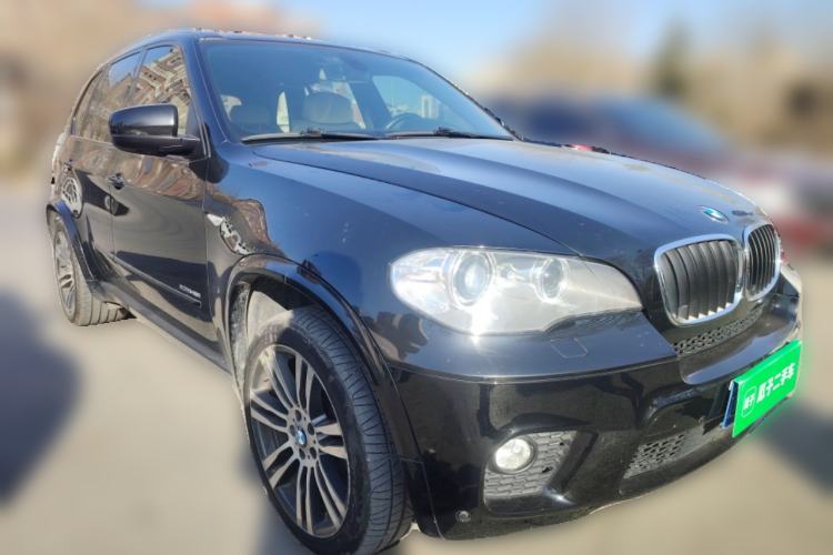 Used BMW X5 2013 xDrive40i Front Right 45 Deg