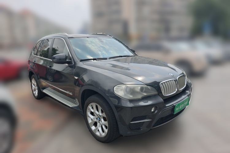 Used BMW X5 2013 xDrive35i Leading Model Front Right 45 Deg
