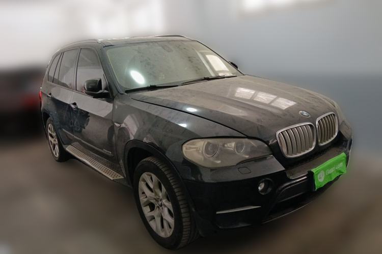Used BMW X5 2013 xDrive35i Luxury Model Front Right 45 Deg