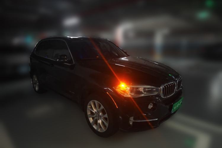 Used BMW X5 2013 xDrive35i Luxury Edition Front Right 45 Deg