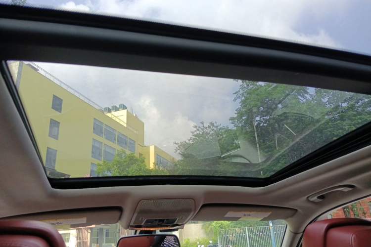 Used BMW X5 2013 xDrive35i Leading Model Headliner