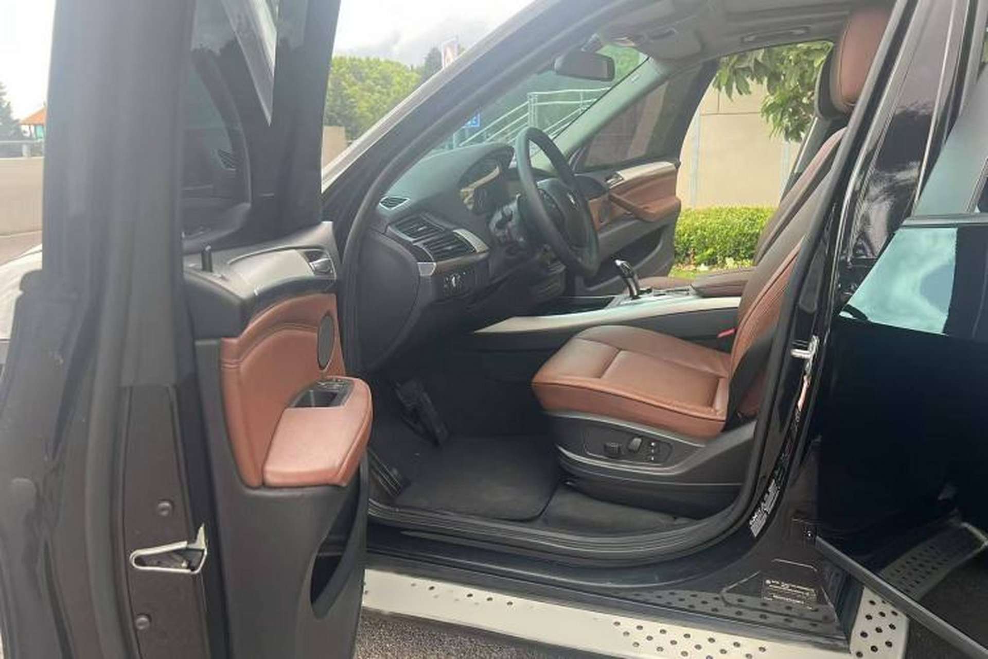 Used BMW X5 2013 xDrive35i Middle East version Interior 2
