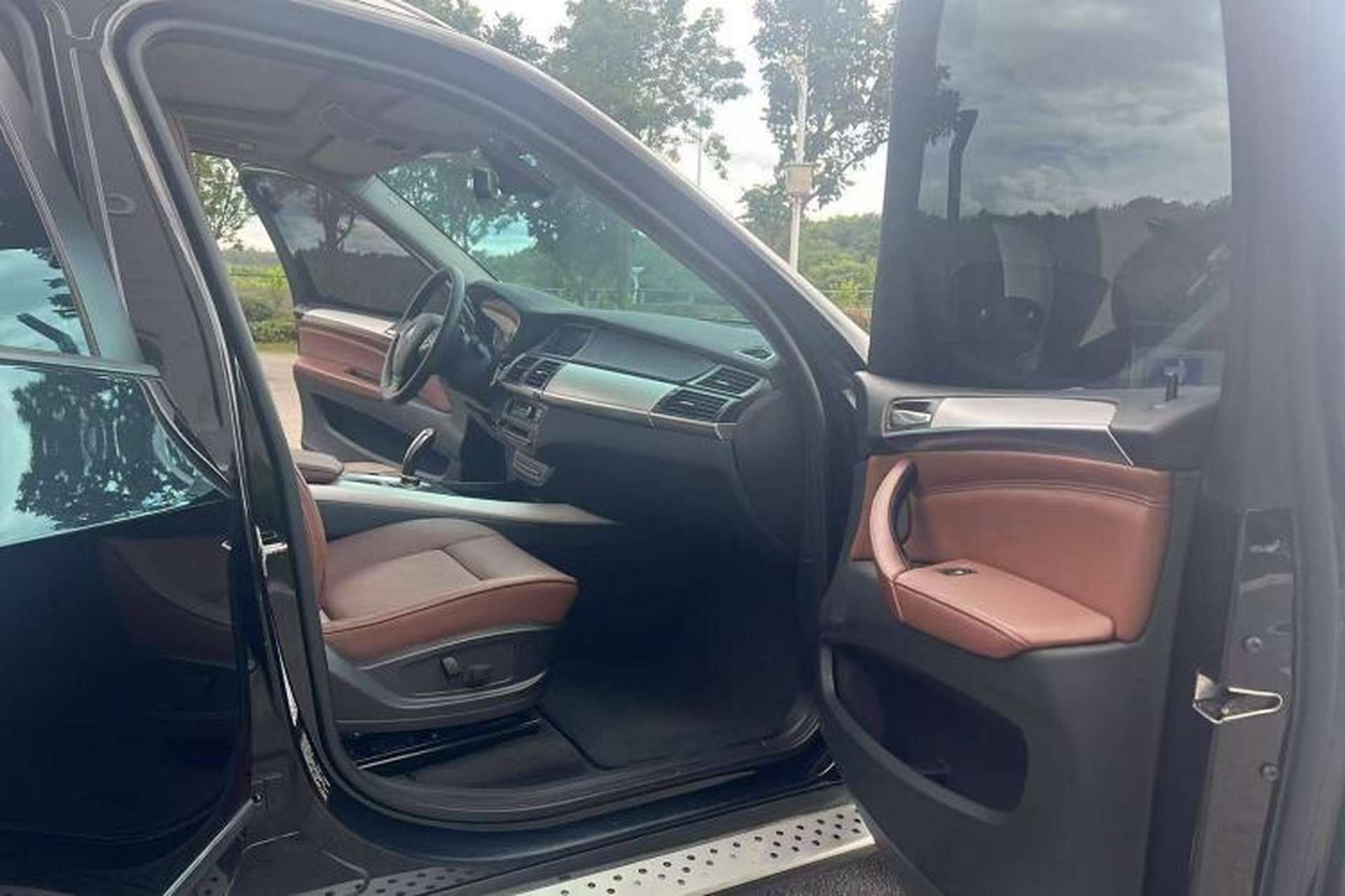 Used BMW X5 2013 xDrive35i Middle East version Interior 3