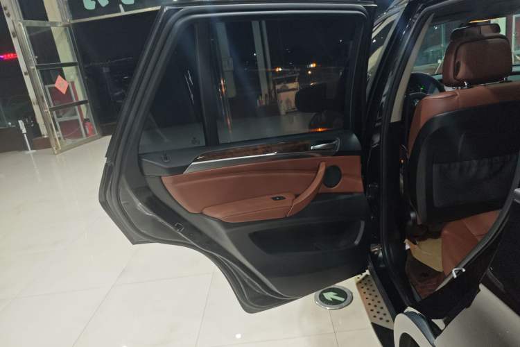 Used BMW X5 2013 xDrive35i U.S. specification Left Rear Door Interior