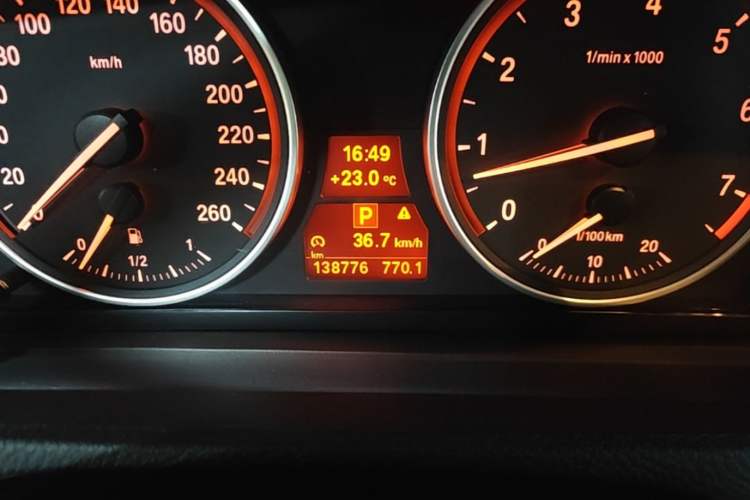 Used BMW X5  Odometer Close Up