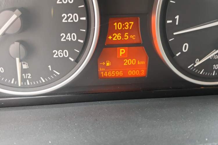 Used BMW X5 2013 xDrive35i Leading Model Odometer Close Up