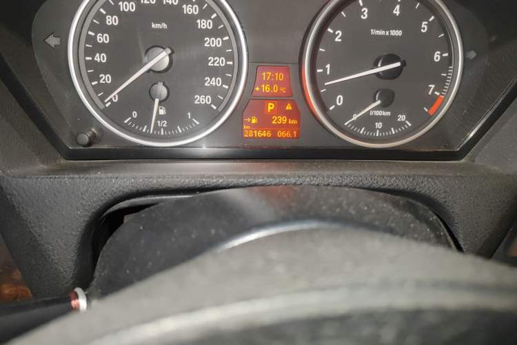 Used BMW X5 2013 xDrive35i Luxury Model Odometer Close Up