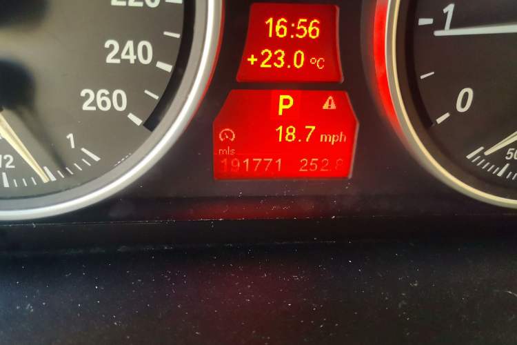 Used BMW X5 2013 xDrive35i U.S. specification Odometer Close Up