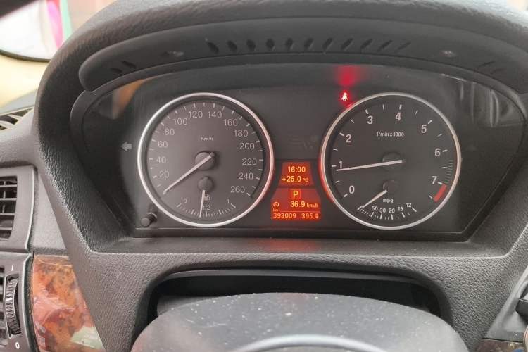 Used BMW X5  Odometer Close Up
