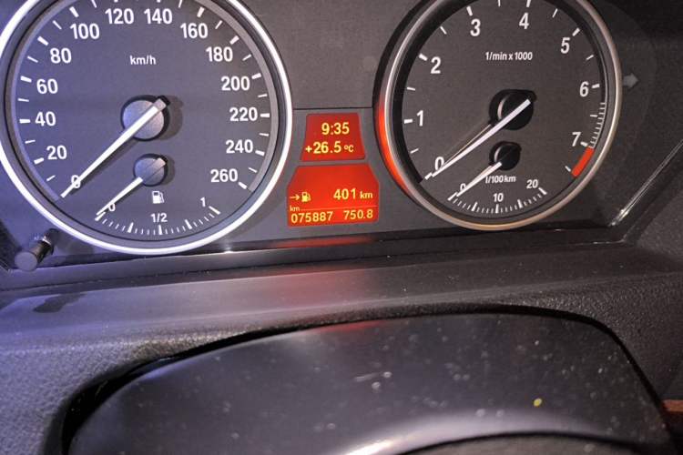 Used BMW X5 2013 xDrive35i Leading Model Odometer Close Up