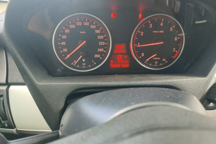 Used BMW X5 2013 xDrive35i Leading Model Odometer Close Up