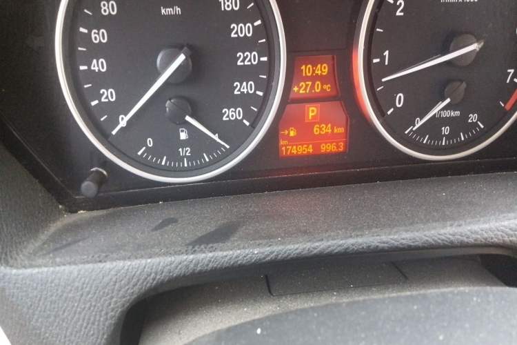 Used BMW X5 2013 xDrive35i Leading Model Odometer Close Up
