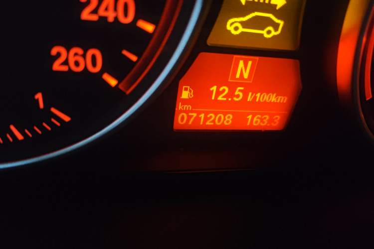 Used BMW X5 2013 xDrive35i Luxury Edition Odometer Close Up
