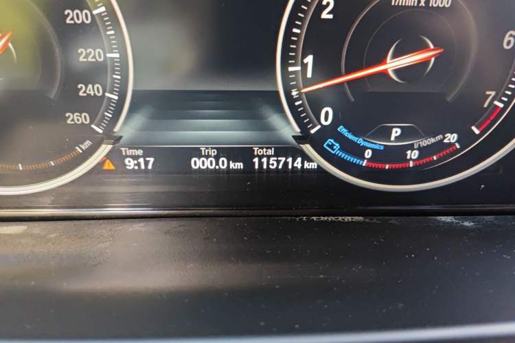 Used BMW X5 2013 xDrive35i U.S. specification Odometer Close Up