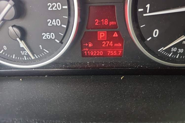 Used BMW X5 2013 xDrive35i Leading Model Odometer Close Up