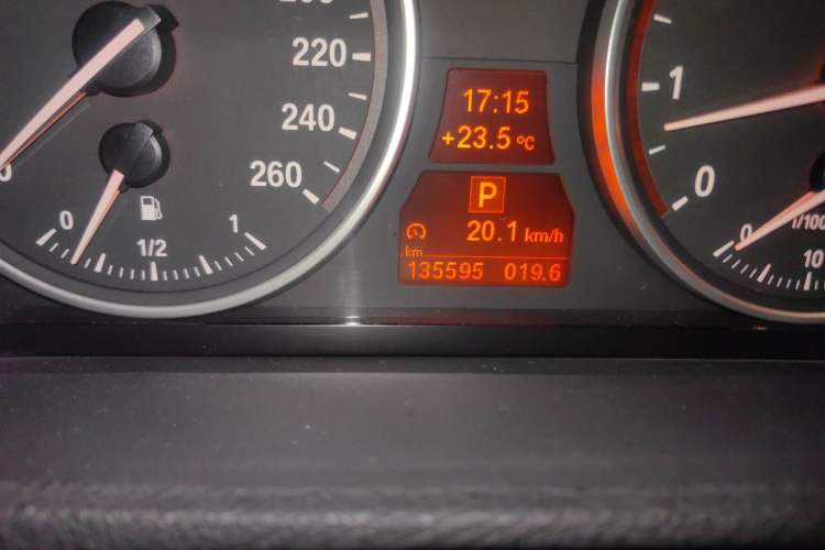 Used BMW X5 2013 xDrive35i Luxury Edition Odometer Close Up