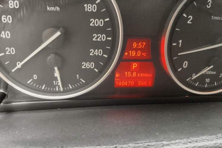 Used BMW X5 2013 xDrive35i Leading Model Odometer Close Up