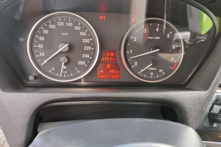 Used BMW X5 2013 xDrive35i Leading Model Odometer Close Up