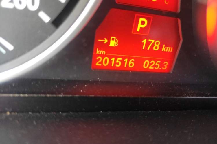 Used BMW X5 2013 xDrive35i Leading Model Odometer Close Up