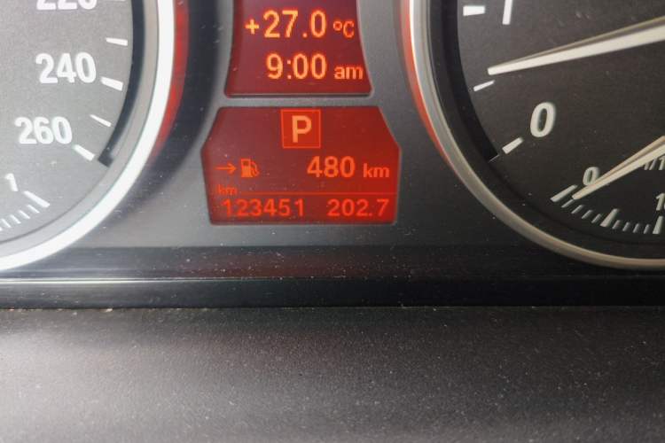 Used BMW X5 2013 xDrive35i Middle East version Odometer Close Up