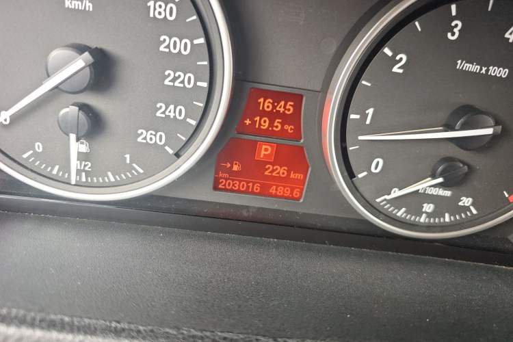 Used BMW X5 2013 xDrive35i U.S. specification Odometer Close Up