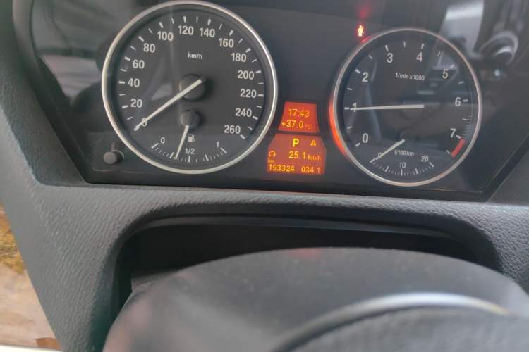 Used BMW X5 2013 xDrive35i Luxury Model Odometer Close Up