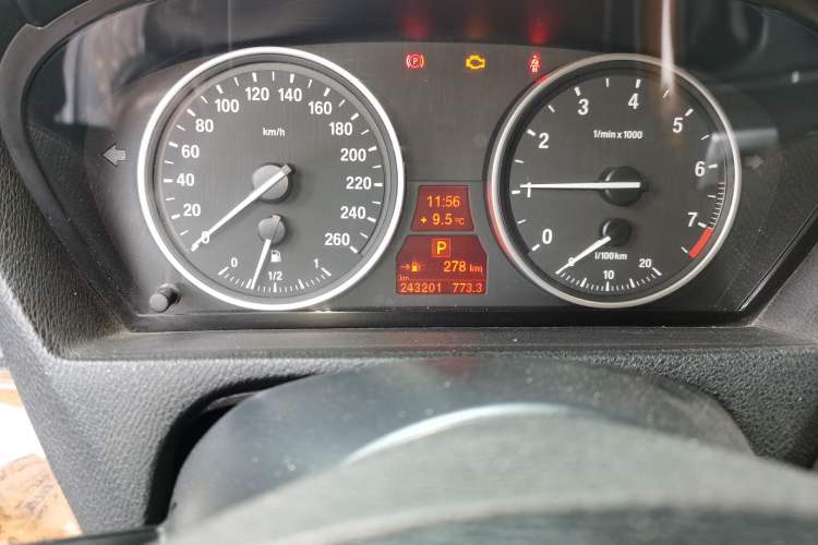 Used BMW X5 2013 xDrive35i Luxury Model Odometer Close Up