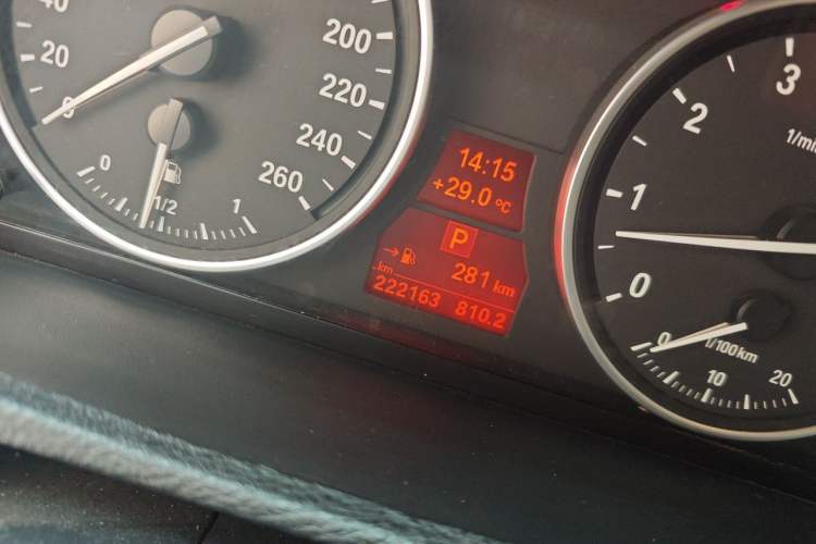 Used BMW X5 2013 xDrive35i Luxury Model Odometer Close Up