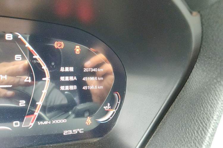 Used BMW X5  Odometer Close Up