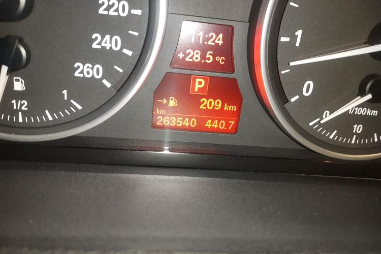 Used BMW X5 2013 xDrive35i Luxury Edition Odometer Close Up