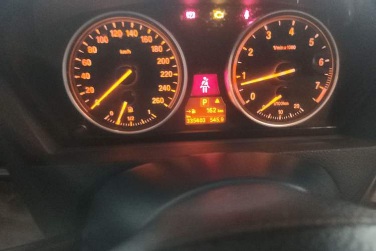 Used BMW X5 2013 xDrive35i Leading Model Odometer Close Up