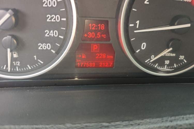 Used BMW X5 2013 xDrive35i Leading Model Odometer Close Up