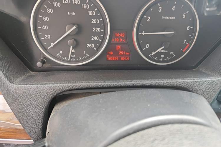 Used BMW X5 2013 xDrive35i Luxury Edition Odometer Close Up